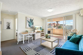 Inner-City 1-Bed with Pool Gym Sauna & Spa